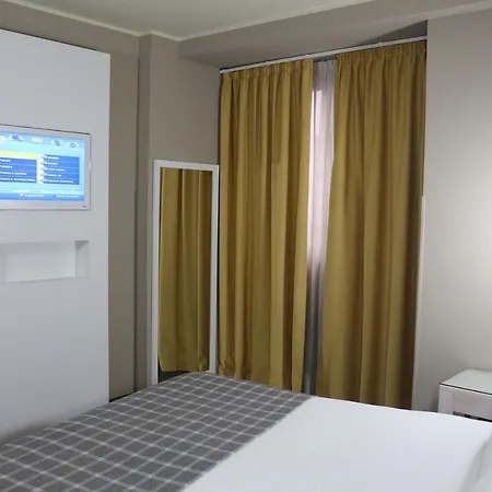 Garibaldi Hotel Verceil